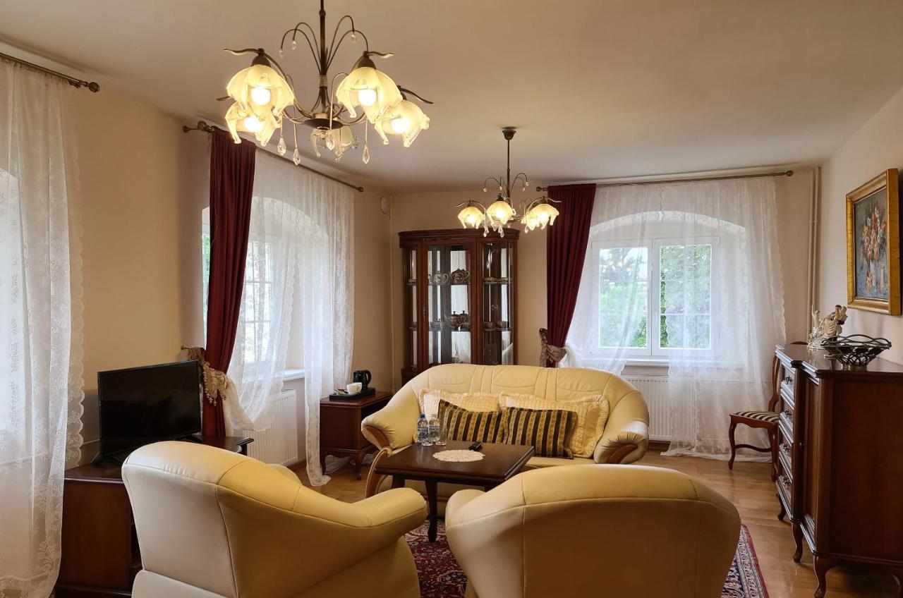 Palac Henrykow Szprotawa Εξωτερικό φωτογραφία