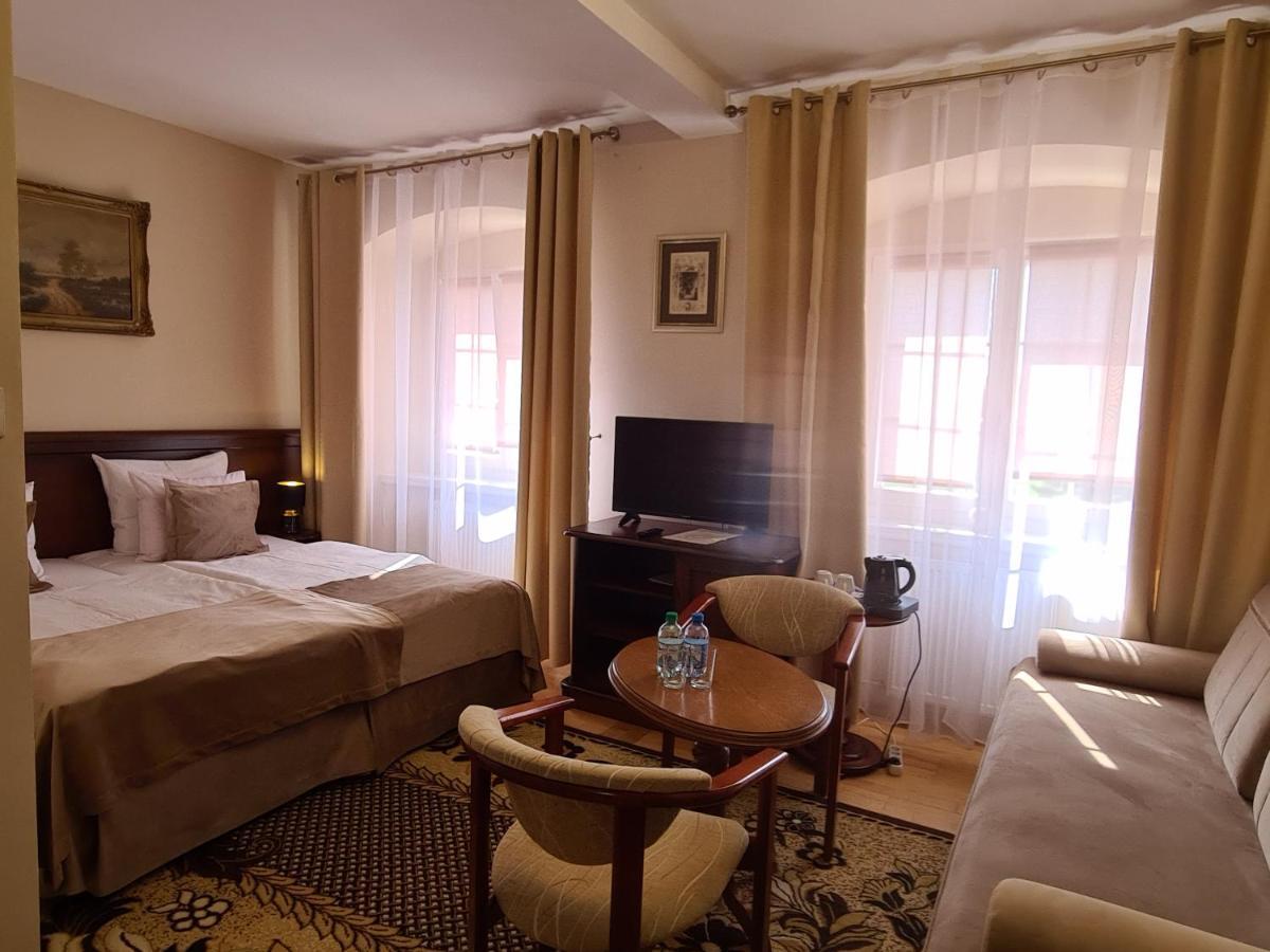 Palac Henrykow Szprotawa Εξωτερικό φωτογραφία